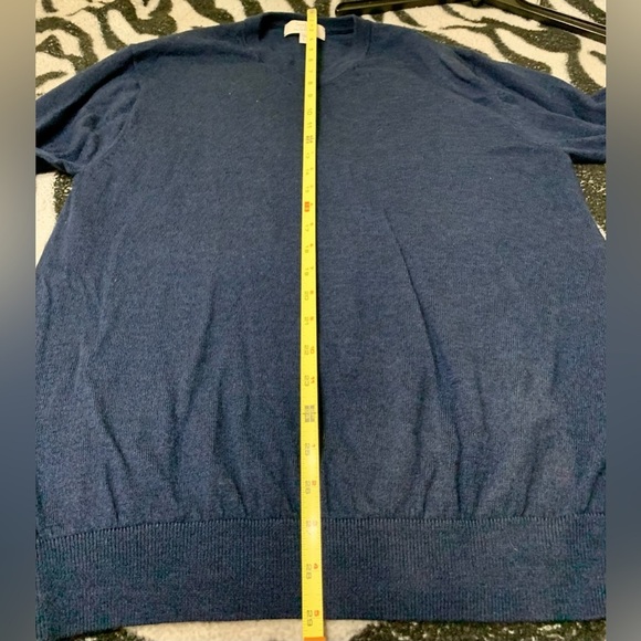 Turnbury Sweater Large Extra Fine Merino Wool Navy V-Neck Pullover Lightweight - Picture 6 of 6